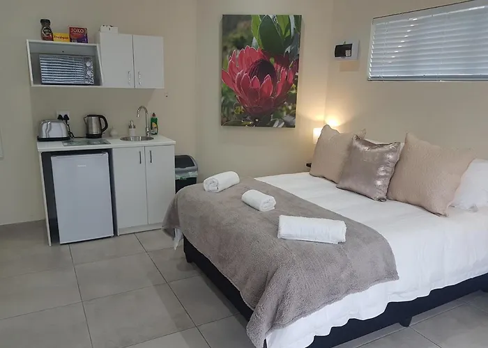 Sharon\'S House: Modern Self-Catering Rooms