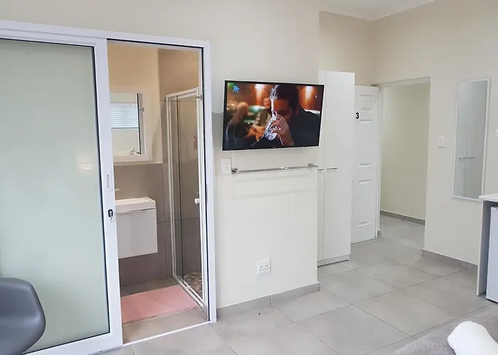 Sharon\'S House: Modern Self-Catering Rooms