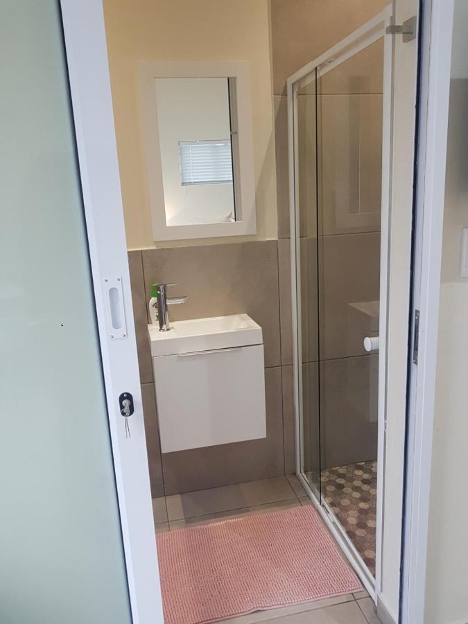 Sharon's House: Modern Self-catering Guest house Cape Town