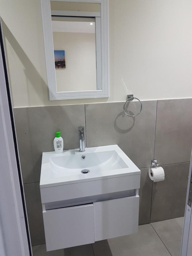 Sharon's House: Modern Self-catering 2* Cape Town