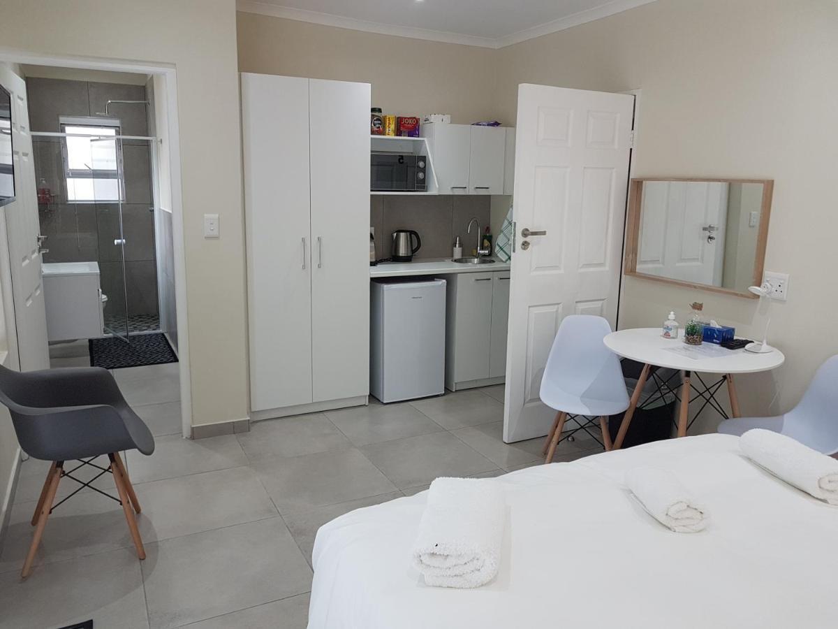 Sharon's House: Modern Self-catering Guest house Cape Town